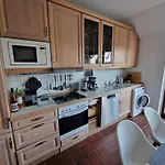 98Qm Wohnung Im Villenviertel - Voll Ausgestattet Mit Balkon Und Kamin - Wlan Gratis