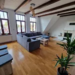 98Qm Wohnung Im Villenviertel - Voll Ausgestattet Mit Balkon Und Kamin - Wlan Gratis