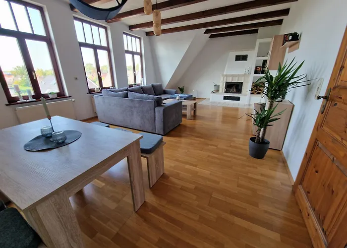 98Qm Wohnung Im Villenviertel - Voll Ausgestattet Mit Balkon Und Kamin - Wlan Gratis